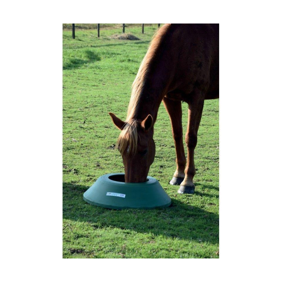 Mangeoire circulaire à lester 15L pour chevaux - EKEEP Mangeoire circulaire à lester 15L pour chevaux - EKEEP